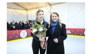 Bakırköy’de açılan Buz Pisti’ne büyük ilgi