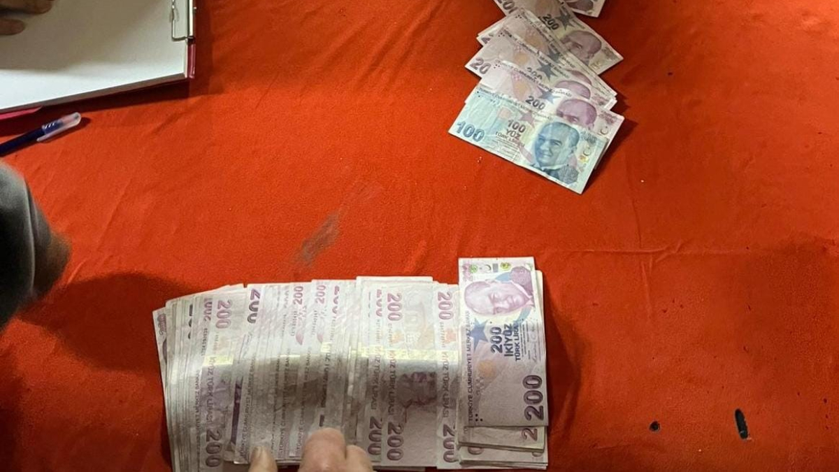 Bartın’daki kumar baskınında  24 bin 825 TL ele geçirildi