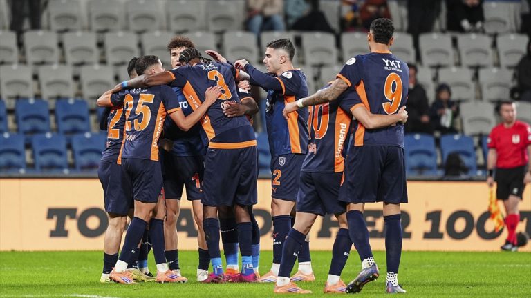 Başakşehir’den Burak Yılmaz’ın döndüğü Gaziantep’e 5 gol