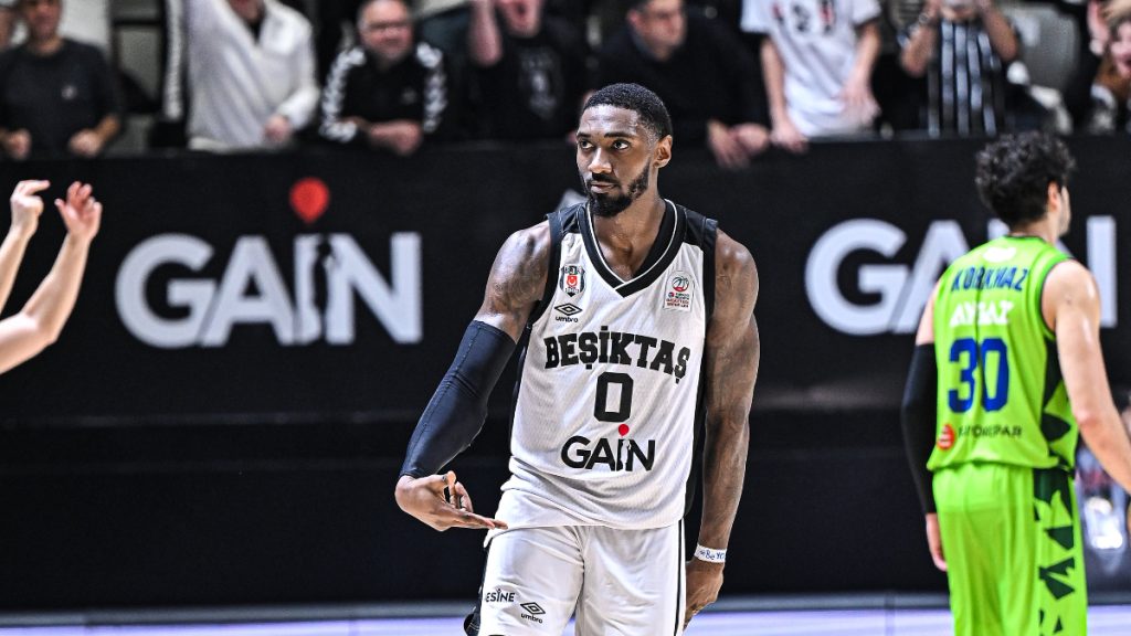 Beşiktaş, TOFAŞ maçının hakemine tepki gösterdi