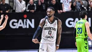 Beşiktaş, TOFAŞ maçının hakemine tepki gösterdi