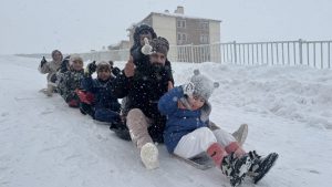 Beyaz örtü yurdu esir aldı: Kar yağışı nedeniyle tatil haberleri peş peşe geliyor