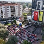 Buca’da dayanışma ve alışveriş bir arada