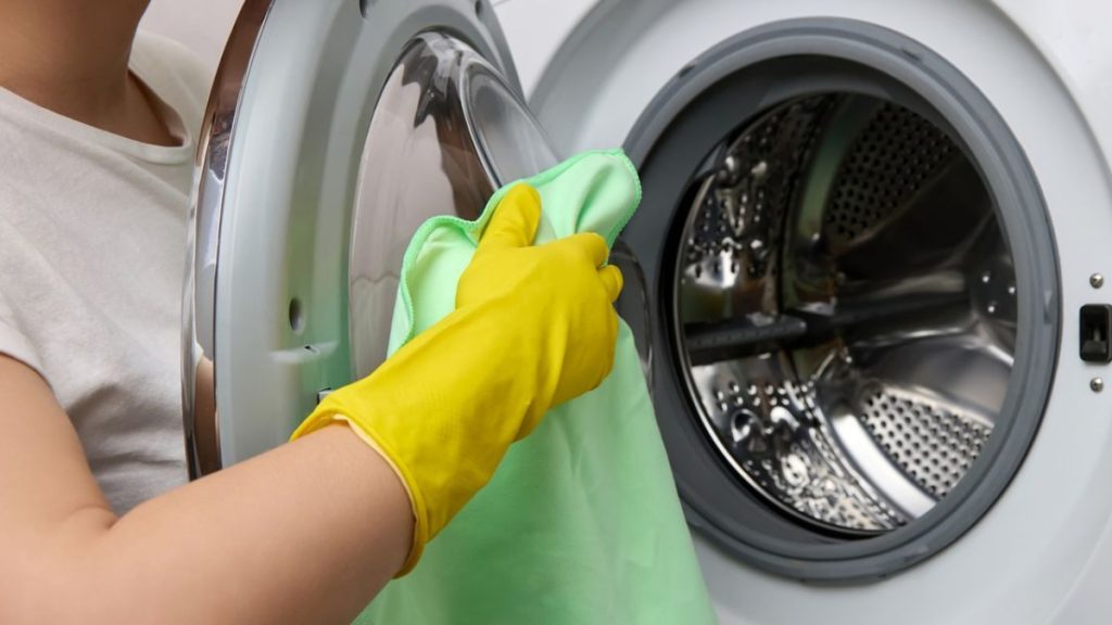 Burayı temizlemeyenin vay haline: Kıyafetlere bakteri yapışıyor…