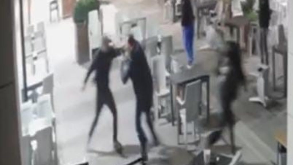 Bursa’da baba ve oğlu dehşet saçtı: Palayla saldırdı