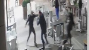 Bursa’da baba ve oğlu dehşet saçtı: Palayla saldırdı