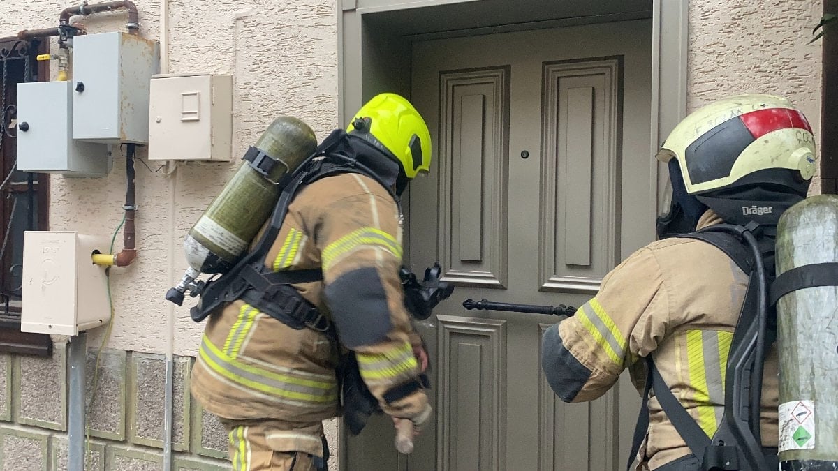 Bursa’da evde yangın çıktı: İtfaiyenin müdahalesiyle akvaryumdaki balıklar kurtarıldı