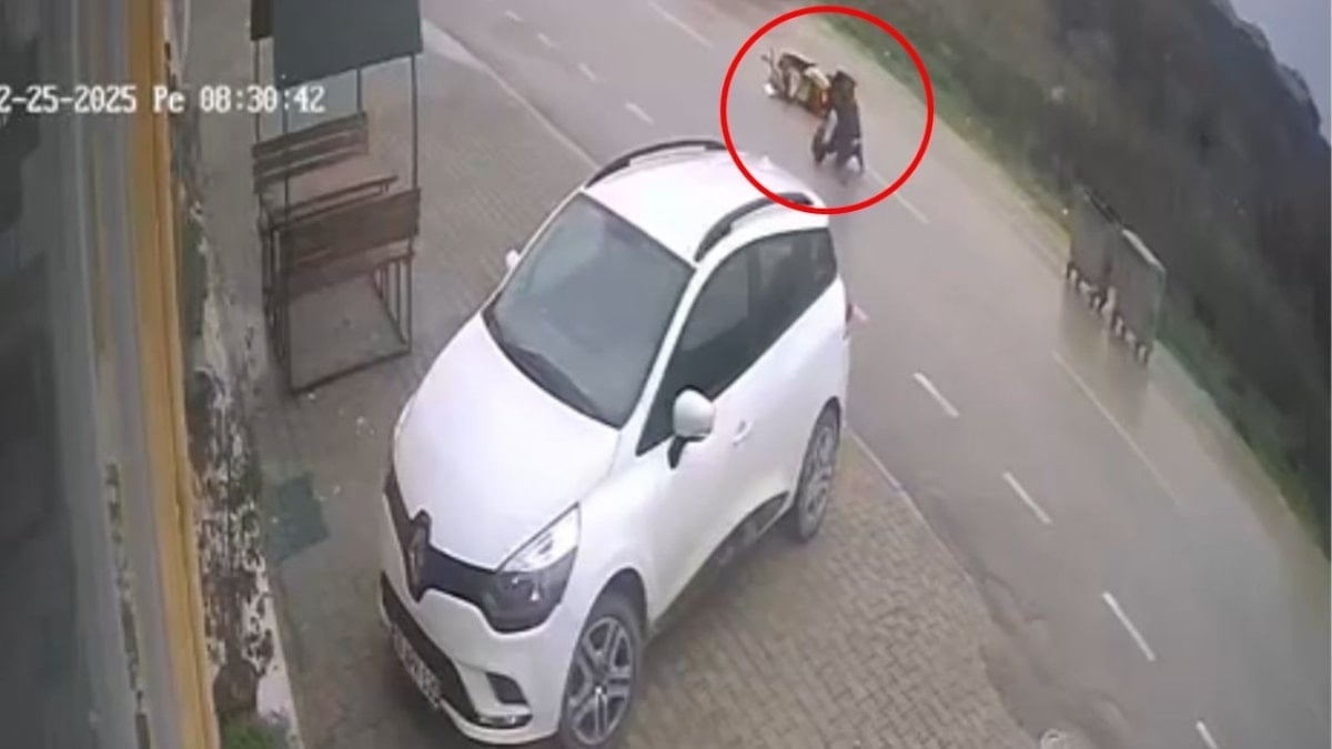 Bursa’da motokurye, kendisine saldıran sokak köpeğinden kaçarken kaza yaptı