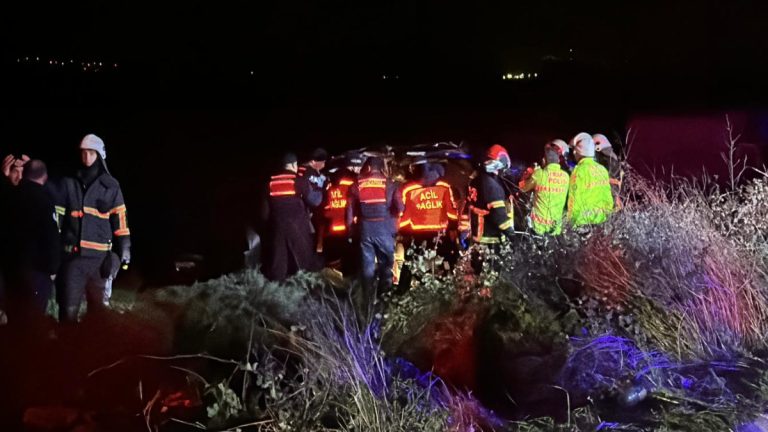 Çanakkale’de polisten kaçan otomobil dehşet saçtı: 5 ölü