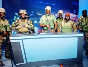 Darbe girişiminde sıcak gelişme! 4 ülke asker gönderdi, savaş uçakları havadan vurdu