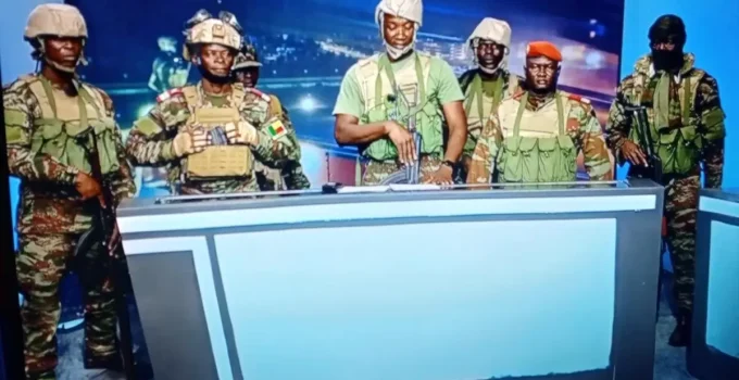 Darbe girişiminde sıcak gelişme! 4 ülke asker gönderdi, savaş uçakları havadan vurdu