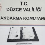 Düzce’de ayakkabısının tabanında uyuşturucu bulunan şüpheli gözaltına alındı