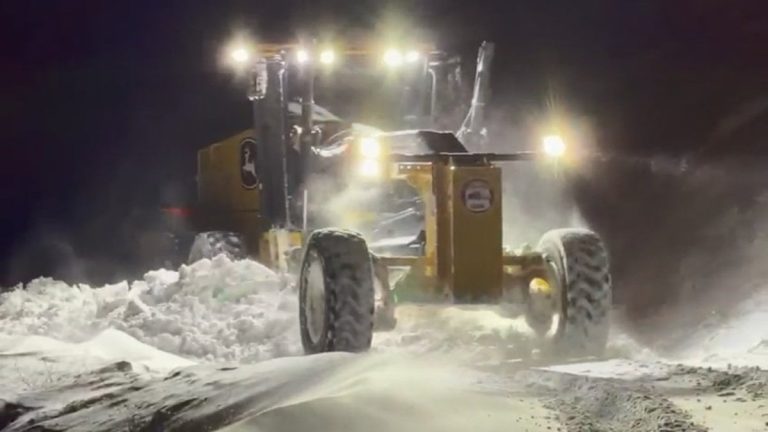 Elazığ’da 108 köy yolu kardan kapandı