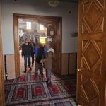 Elazığ’da zabıtayı gören dilenciler camiye kaçıp cemaatin arasına karıştı