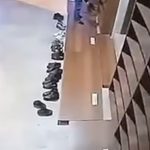 Elazığı’da camide ayakkabı hırsızlığı kamerada