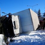 Erzurum’da hızını alamadı, refüje çıktı