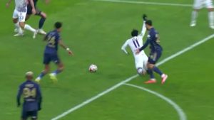 Eski hakemler, Eyüpspor-Fenerbahçe maçının tartışmalı pozisyonlarını yorumladı