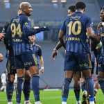 Fenerbahçe ilk yarıyı namağlup bitirdi