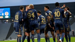 Fenerbahçe, ligde ilk yarıyı namağlup bitirdi