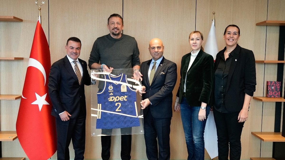 Fenerbahçeli yöneticiler, Hidayet Türkoğlu’nu ziyaret etti