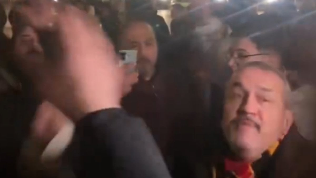 Galatasaray’da yönetim protestosu: Taraftardan istifa çağrısı