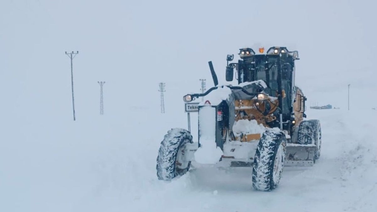 Hakkari’de 281 yerleşim yeri ulaşıma kapandı