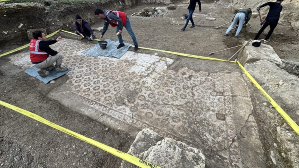Hatay’da deprem enkazının altından tarih çıktı