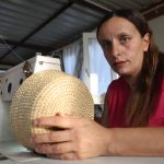 Hatay’da hem çocuklarına hem engelli eşine bakıyor