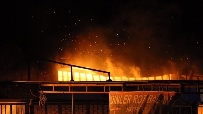 Hatay’da sanayi sitesinde yangın