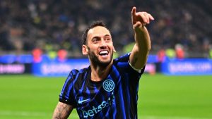 Inter, Hakan Çalhanoğlu ile sözleşme uzatmak istiyor