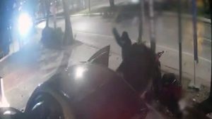 Isparta’da takip edip, sopayla dövdüler: Kar maskeli 4 şüpheli yakalandı