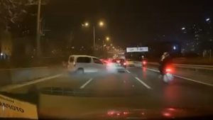 İstanbul Üsküdar’da 7 araç zincirleme kazaya karıştı