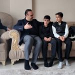 İstanbul’da altın dolu çantayı sahibine ulaştıran çocuklara Bakan Mehmet Fatih Kacır’dan ziyaret