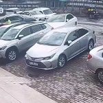 İstanbul’da bankadan para çeken iş adamına soygun girişimi kameraya yansıdı