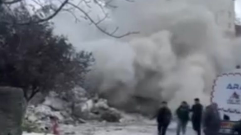 İstanbul’da çocuklar yıkım sırasında çöken binanın altında kalmaktan son anda kurtuldu