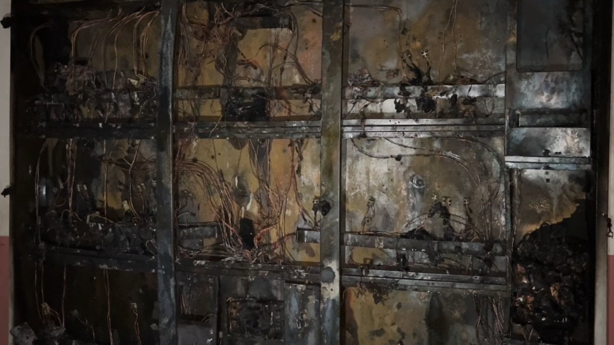 İstanbul’da elektrik panosundan çıkan yangında 9 kişi dumandan etkilendi