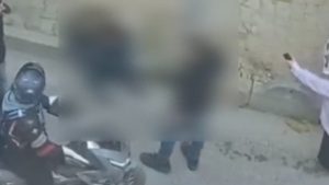 İstanbul’da kadını taciz ettiği iddia edilen şüpheliyi çevredekiler darbetti