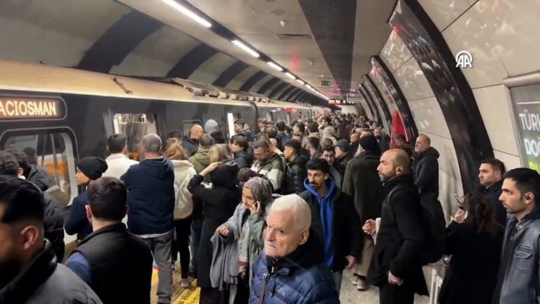 İstanbul’da metro hattında arıza: Seferlerde aksama yaşandı