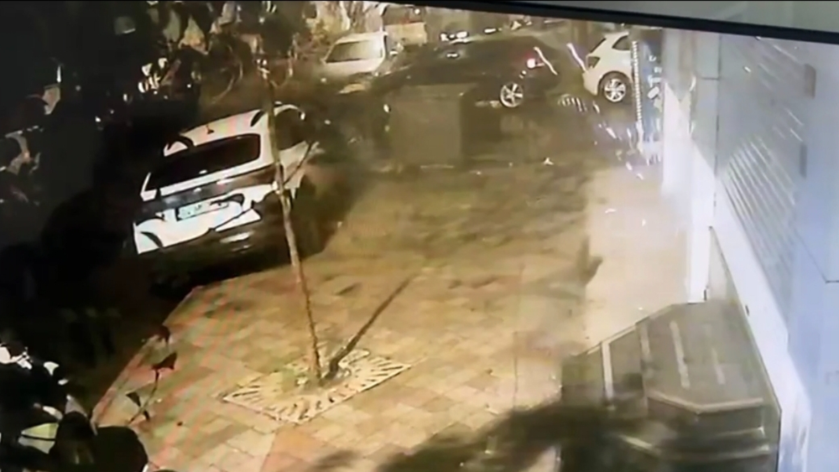 İstanbul’da park halindeki otomobile uzun namlulu silahla ateş açtılar