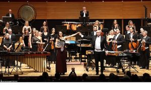 İzmir Devlet Senfoni Orkestrası’na tencere ve tava ile eşlik etti