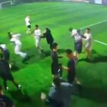 İzmir’de halı sahada tekme tokatlı kavga kameraya yansıdı