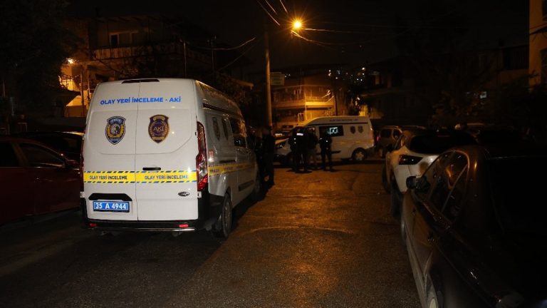 İzmir’de hırsızlık için girdikleri evin sahibini öldürüp kaçtılar