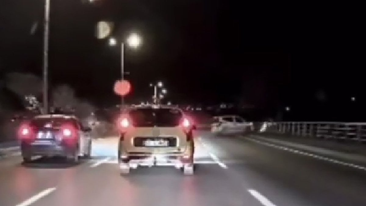 Karabük’te kaza geliyorum dedi: Makas atan otomobil hafif ticari araca çarptı