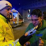 Karabük’te kaza yapan alkollü sürücü polislere zor anlar yaşattı