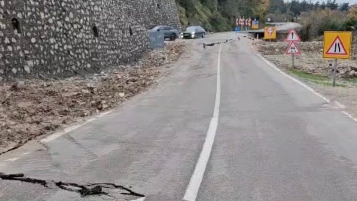 Kastamonu’da heyelan nedeniyle yol çöktü