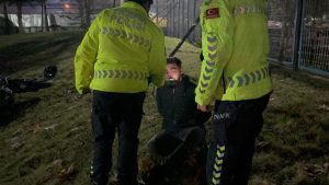 Kayseri’de ‘dur’ ihtarına uymayarak kaçan alkollü sürücü alkometreyi üflememek için direndi