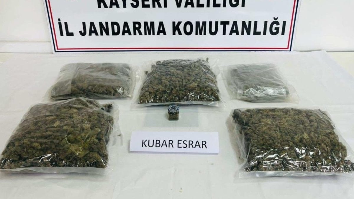 Kayseri’de sehpa içine gizlenmiş uyuşturucu bulundu