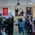 “Kendini Arayan Zürafa” Buca’da miniklerle buluştu