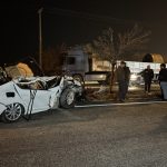 Kilis’te otomobil, park halindeki tıra çarptı: 2 yaralı