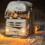 Kış lastiği olmayan tırlar Gerede-Karabük yolunu trafiğe kapattı